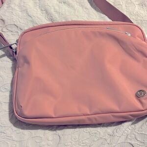 Lululemon city adventurer purse new